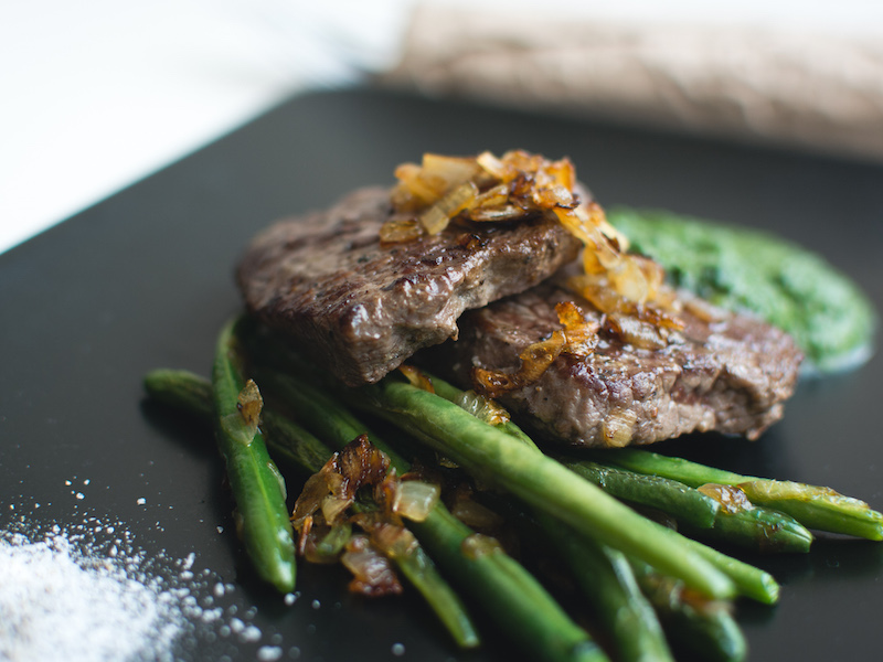 Bife Paleo com legumes